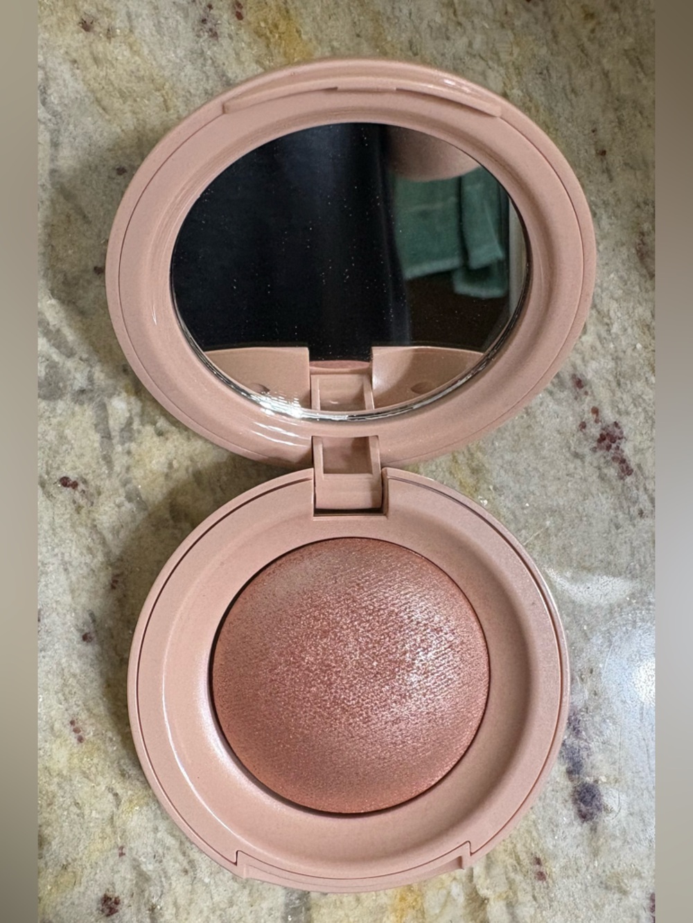 Rare Beauty Positive Light Highlighter, Mesmerize - Picture 2 of 7